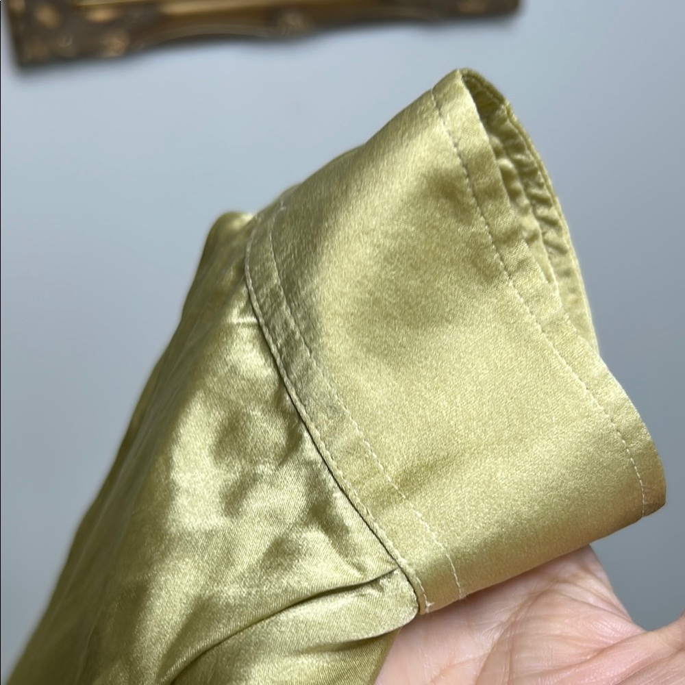 Evan Picone SILK light olive green long sleeve Blouse - Picture 7 of 11
